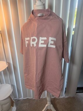 Uniqlo Dusty Pink 'FREE' Graphic Tee
